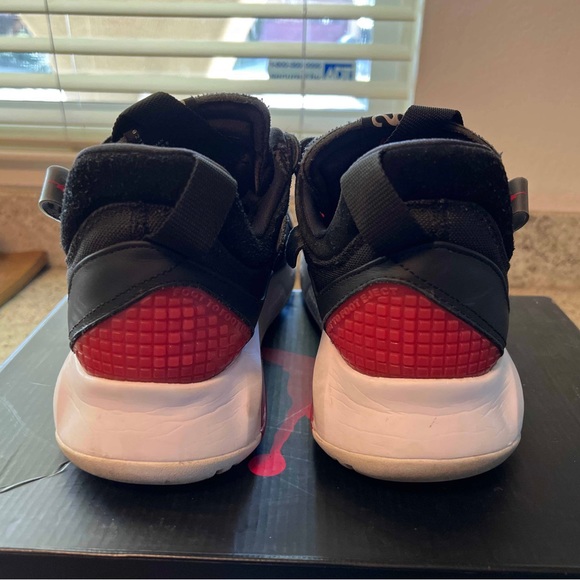 Air Jordan - MA2 Bred - Size 10 - Pre-owned , Good Condition DS - Picture 5 of 10